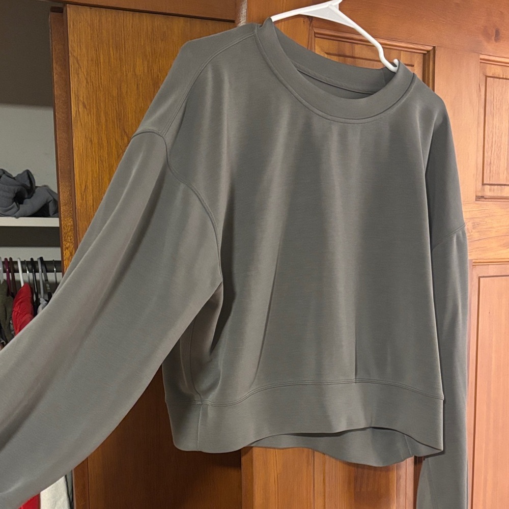 Women's Gray Long Sleeve Top